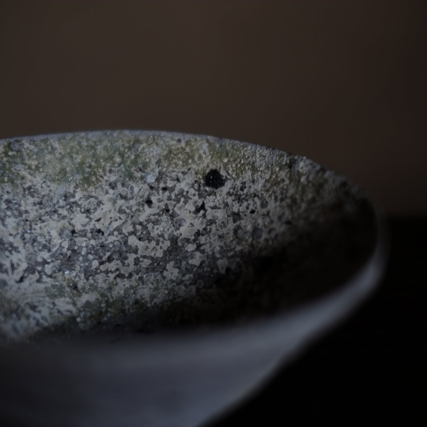 時代 片身 自然釉 山茶碗 (鎌倉時代 12-14世紀)