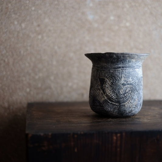 時代 バンチェン土器 黒陶線文土器 (紀元前2000-1500年)