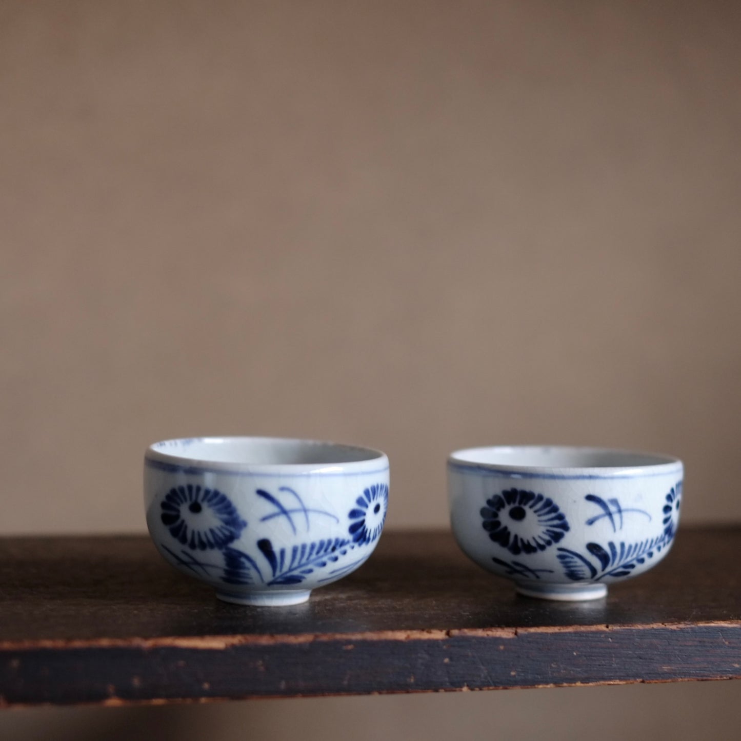 秋草 菊萩文染付 ころ茶碗 煎茶碗 (江戸後期-末期 19世紀)