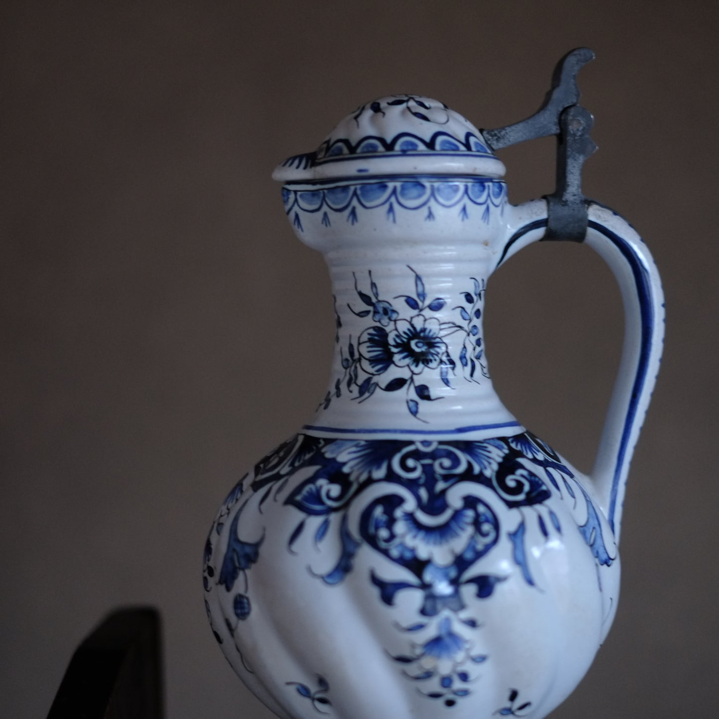 時代 フランス ファイアンス 白釉藍絵草文ピューター付水指 (1920-1950s'頃)