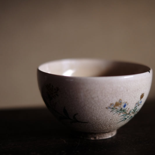 時代 灰釉色絵秋草文 茶碗 (江戸後期–明治時代)