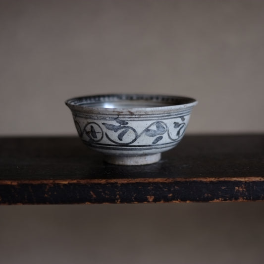 時代 白釉鉄絵茶碗(スコータイ 14世紀頃)