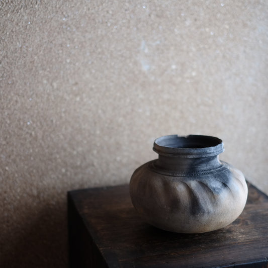 時代 ハンネラ土器 灰陶刻文壺