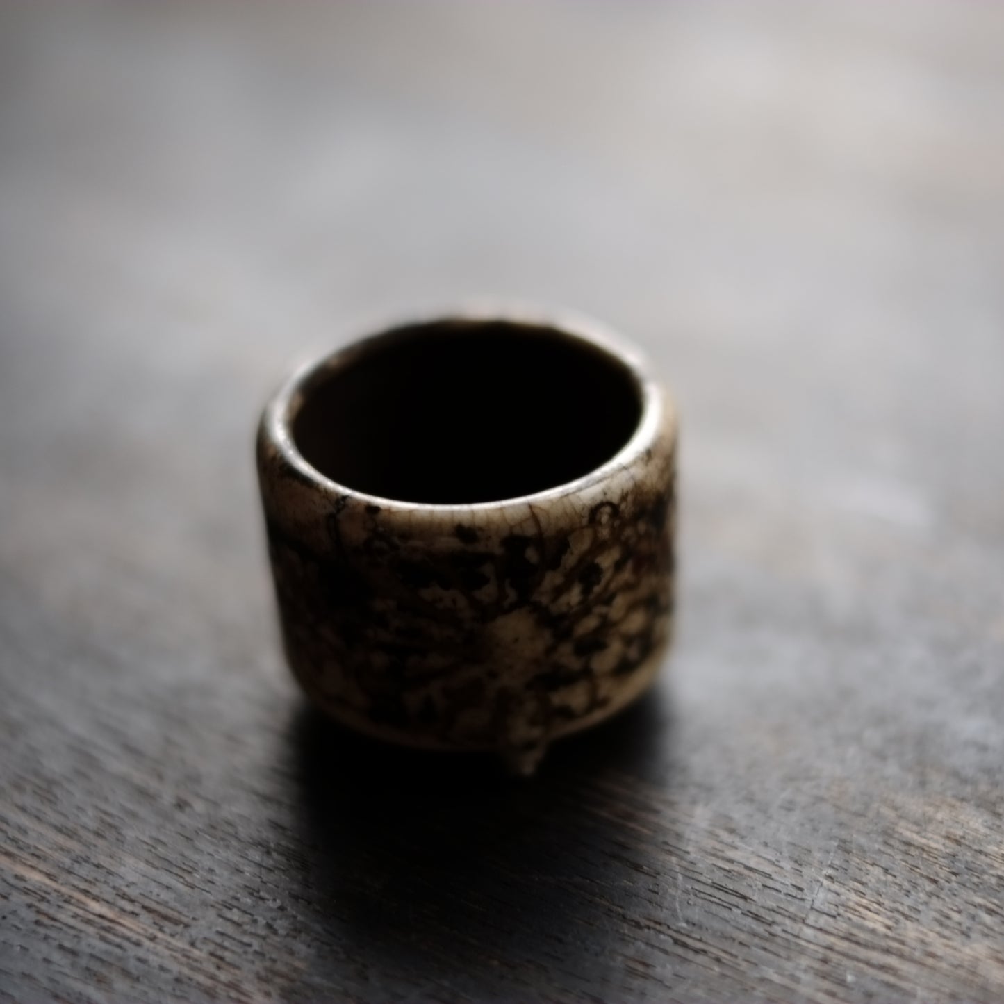 時代 灰釉菊文鉄絵 豆香炉 (江戸時代17-19世紀)