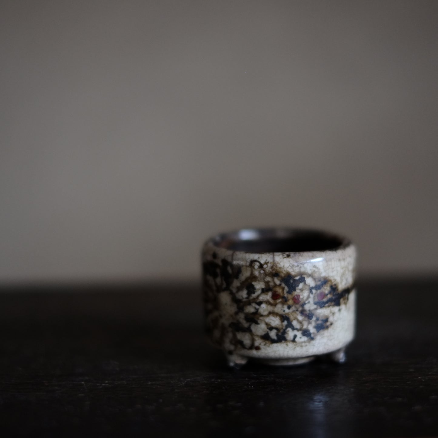 時代 灰釉菊文鉄絵 豆香炉 (江戸時代17-19世紀)