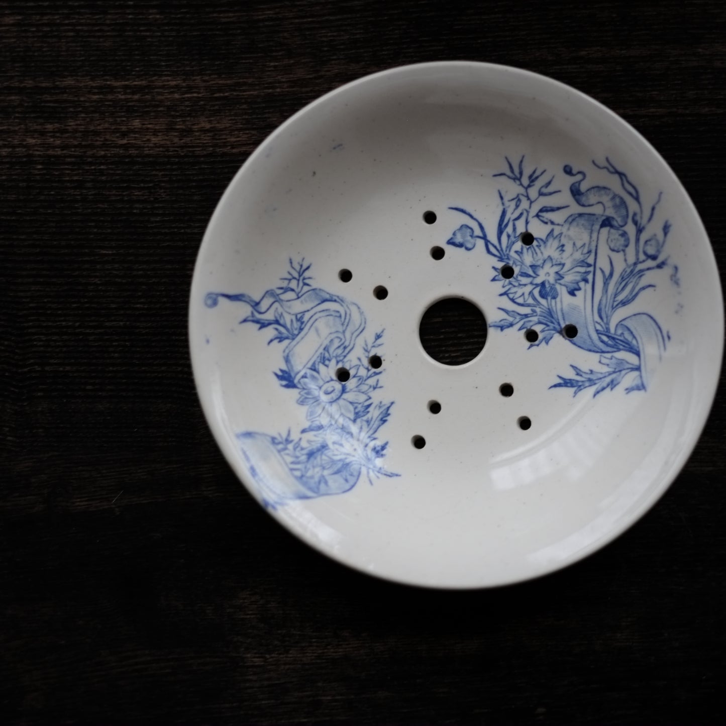 時代 フランス 白釉花草文 ソープディッシュ (19世紀-20世紀頭)