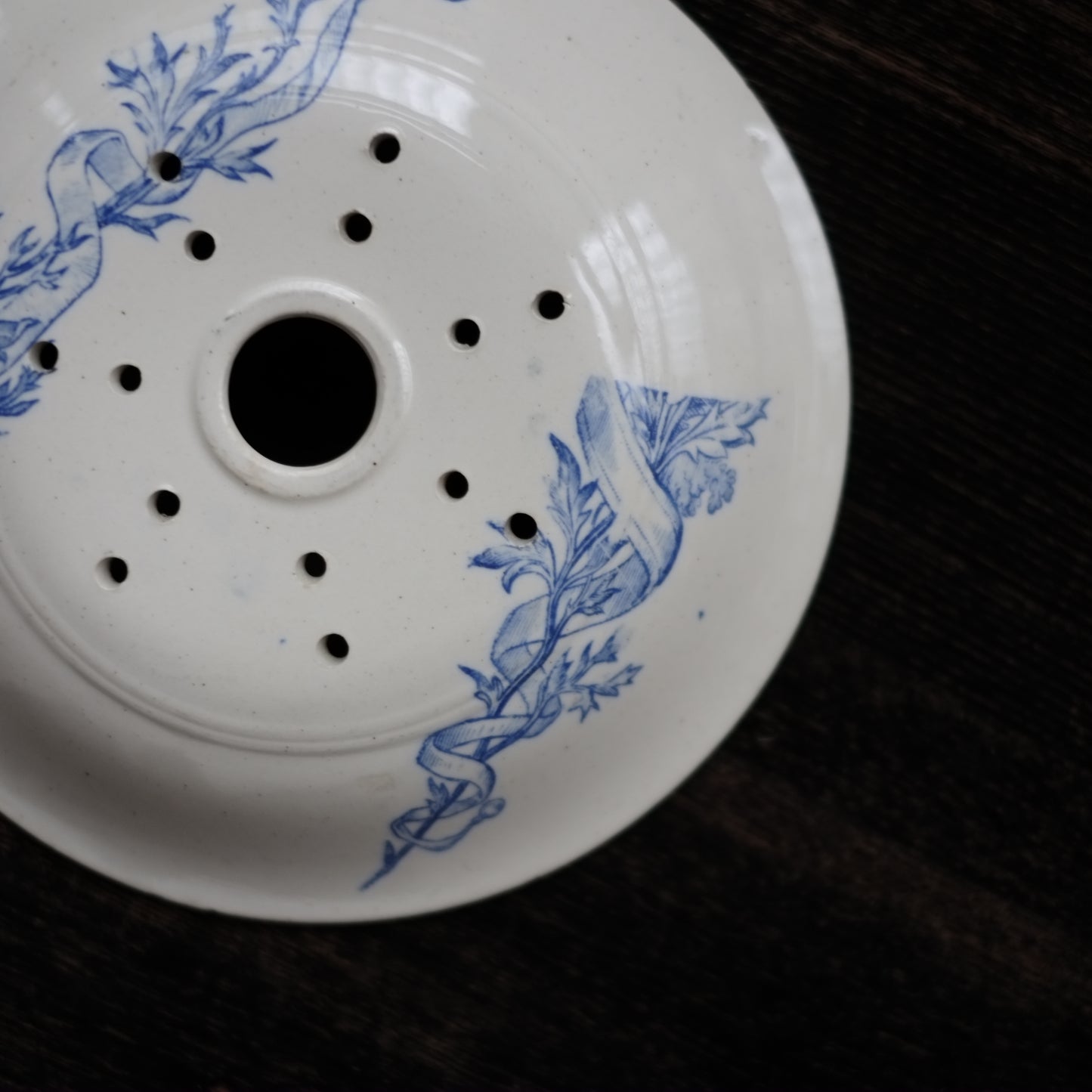 時代 フランス 白釉花草文 ソープディッシュ (19世紀-20世紀頭)