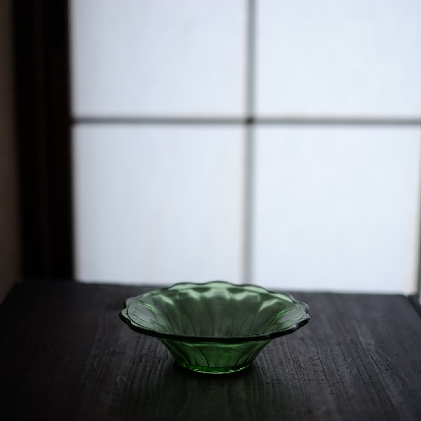 時代 翠色ガラス 輪花深皿
