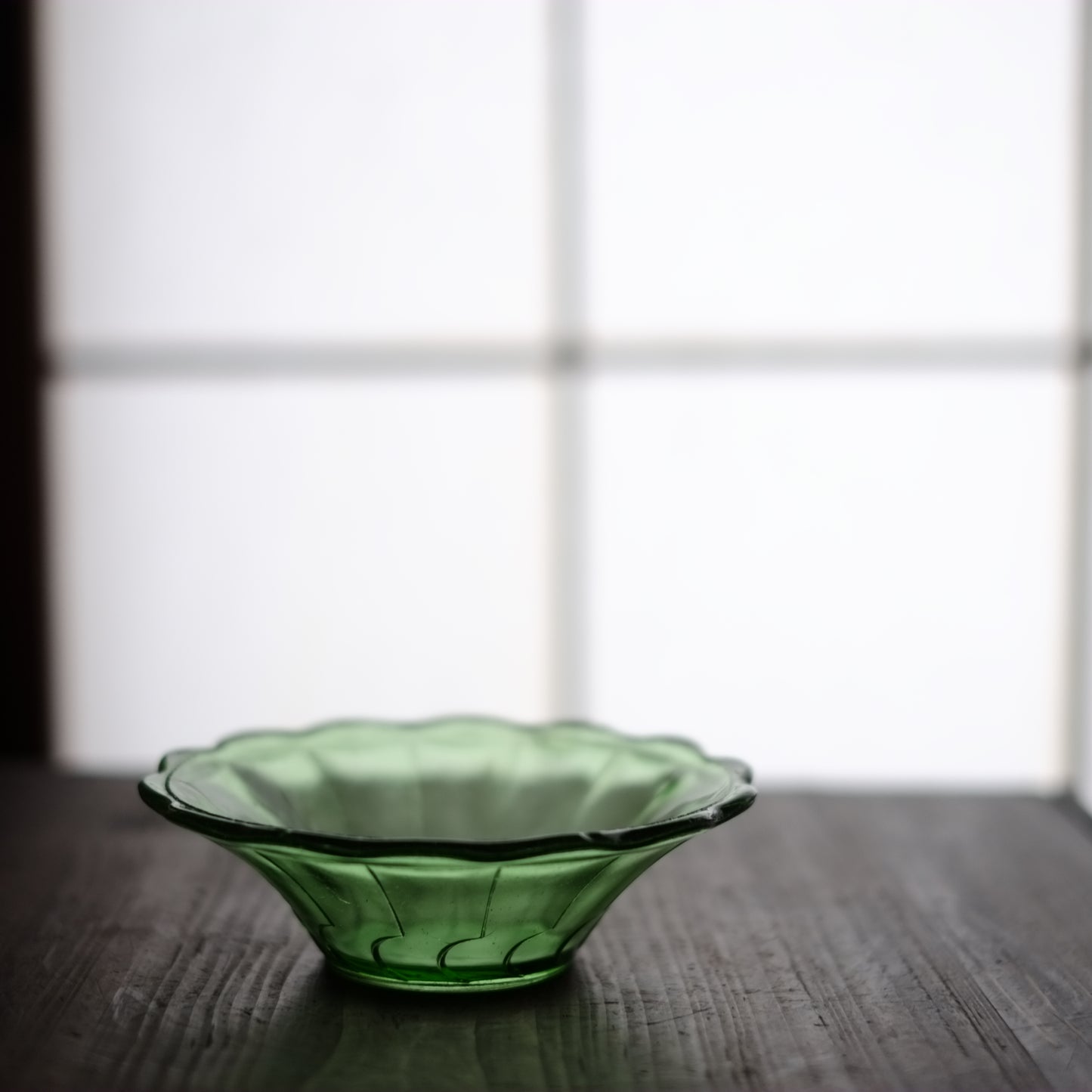 時代 翠色ガラス 輪花深皿