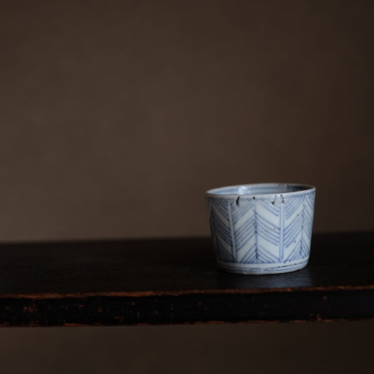 時代 矢羽根蕎麦猪口 陶胎染付 A(19世紀)