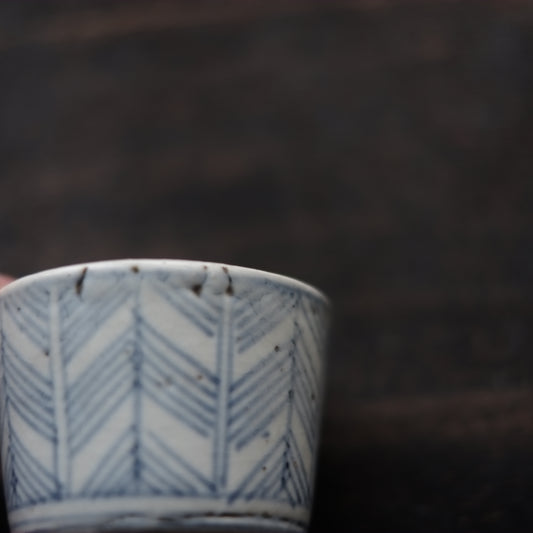 時代 矢羽根蕎麦猪口 陶胎染付 A(19世紀)