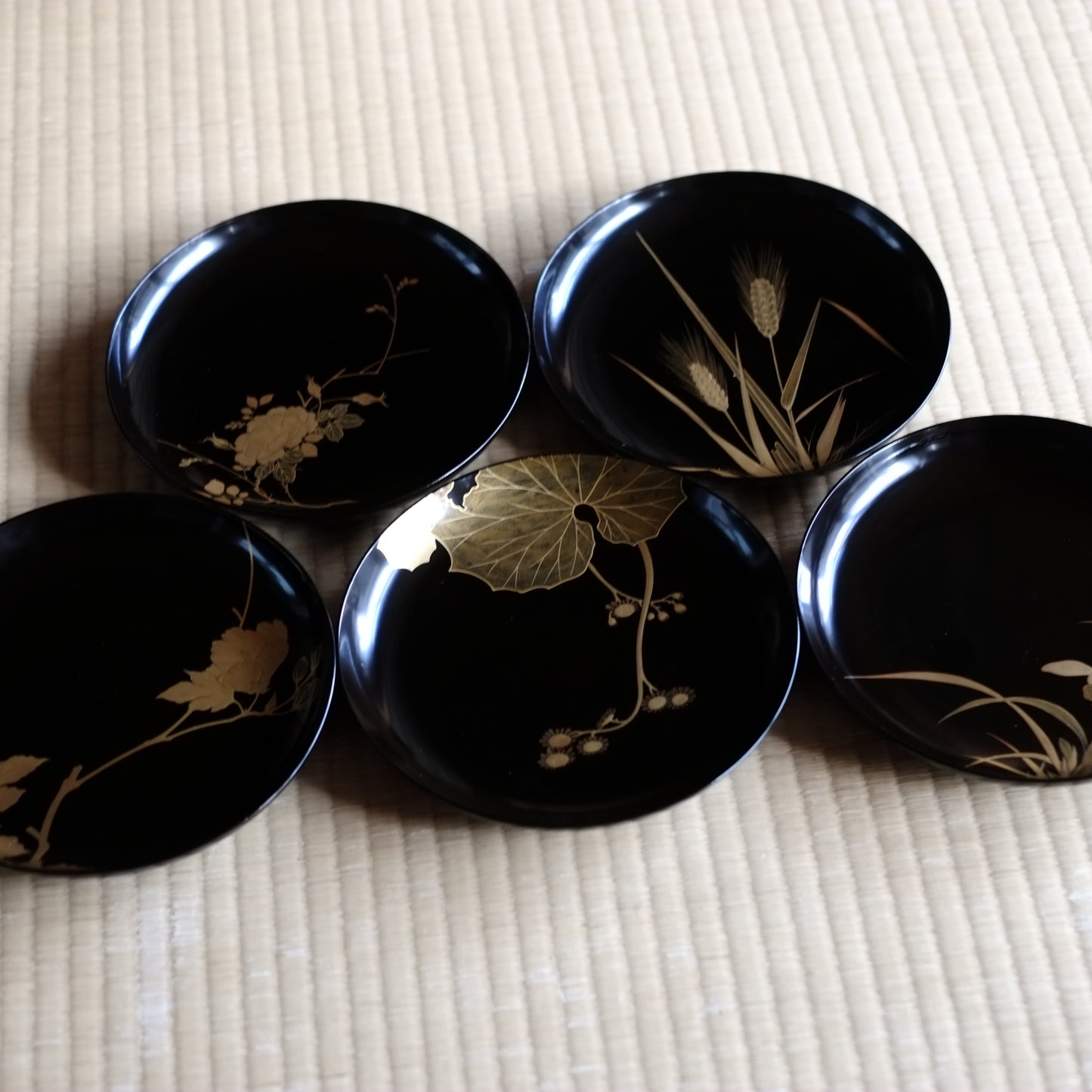 時代 黒漆 図変わり 金蒔絵銘々盆 5客セット その3