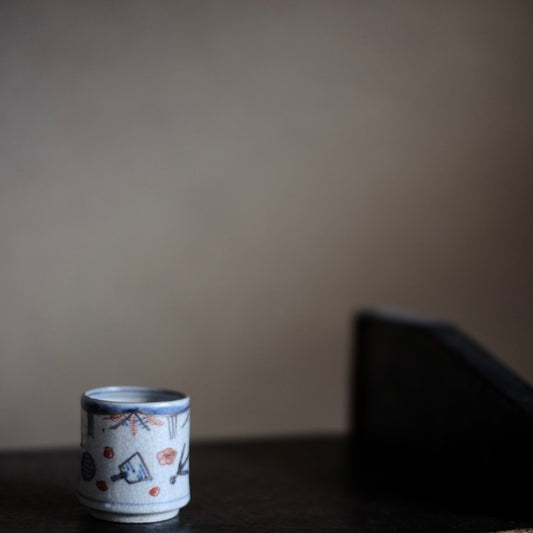 古伊万里 梅正月文様 色絵染付 覗き猪口 筒杯 江戸時代(19世紀)