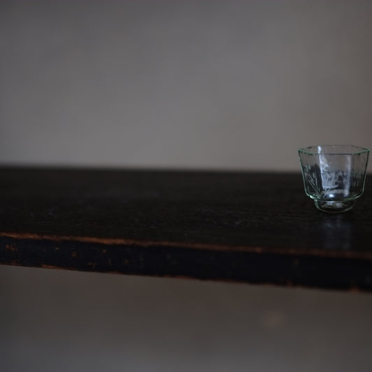 時代 型吹きガラス六角サンドブラスト草花文 盃