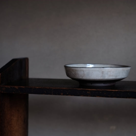 時代 皮鯨灰釉掛け分け 六寸皿