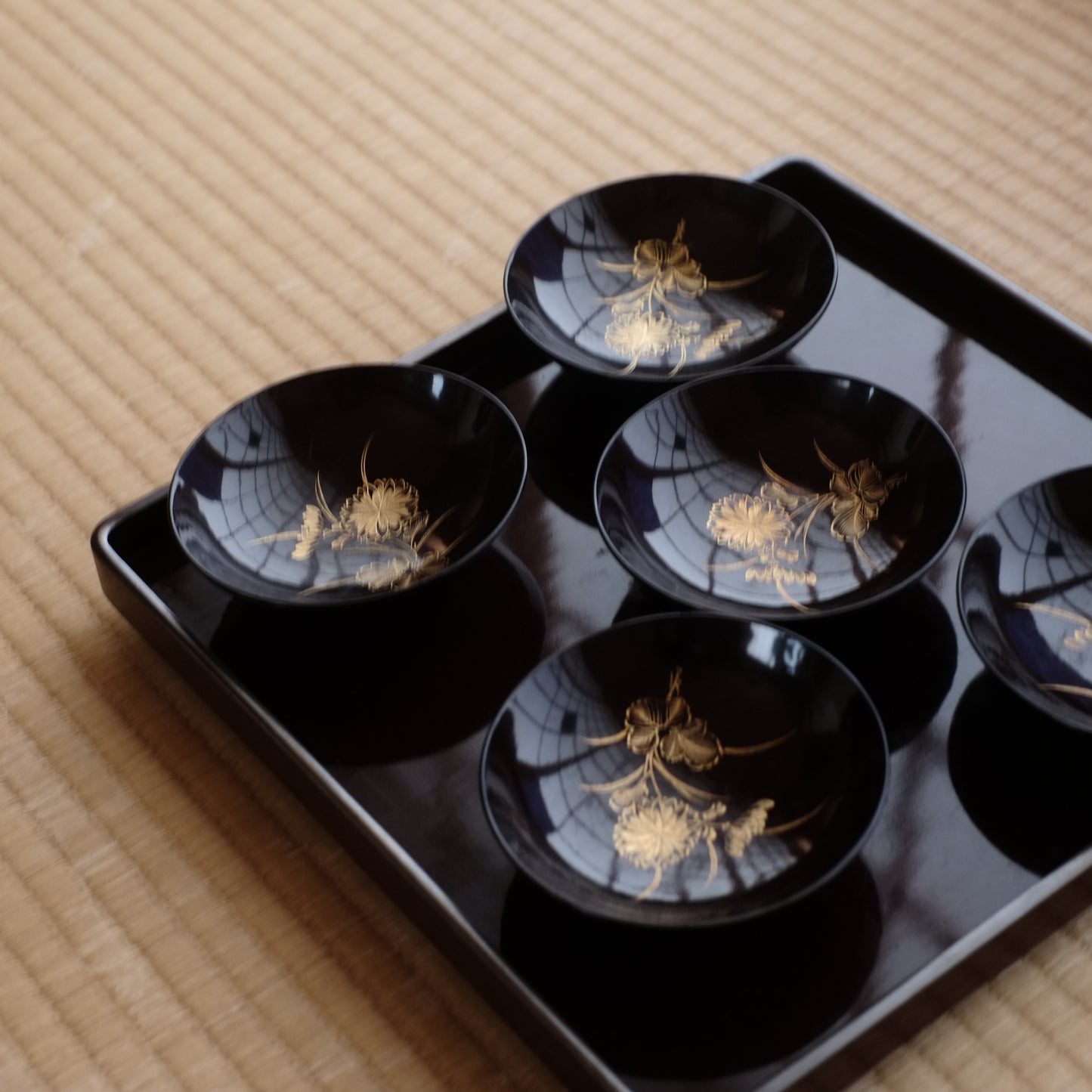 時代 菊文黒漆塗沈金小皿 5客揃 (明治時代)