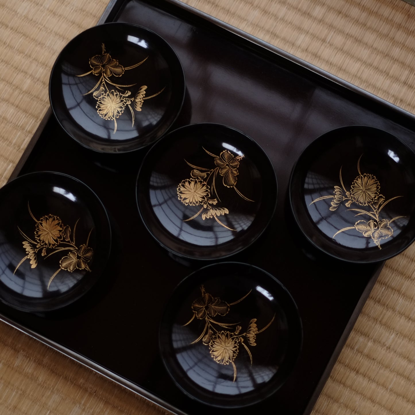 時代 菊文黒漆塗沈金小皿 5客揃 (明治時代)