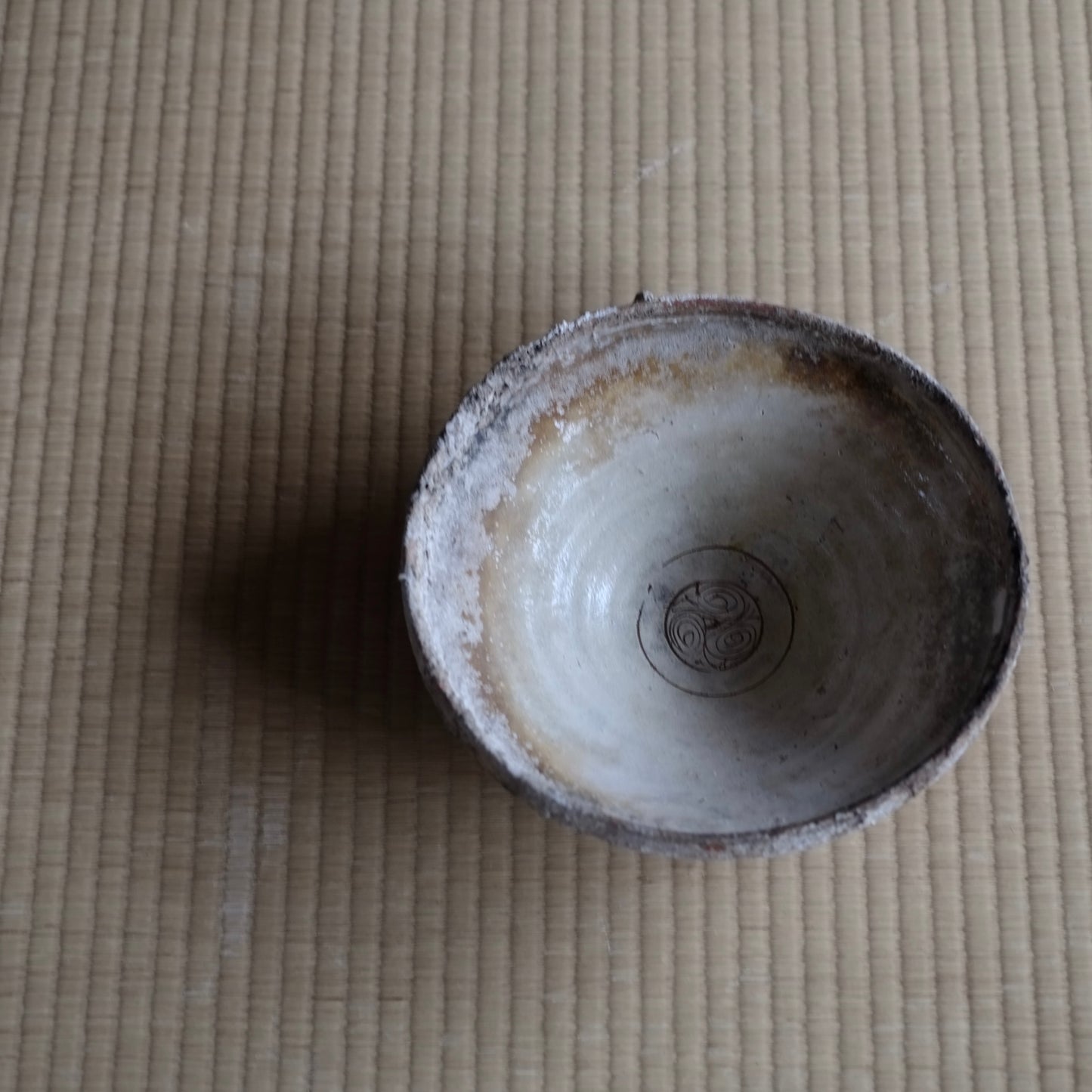 ビザンチン古陶 黄釉釘彫文大鉢 (11-13世紀)