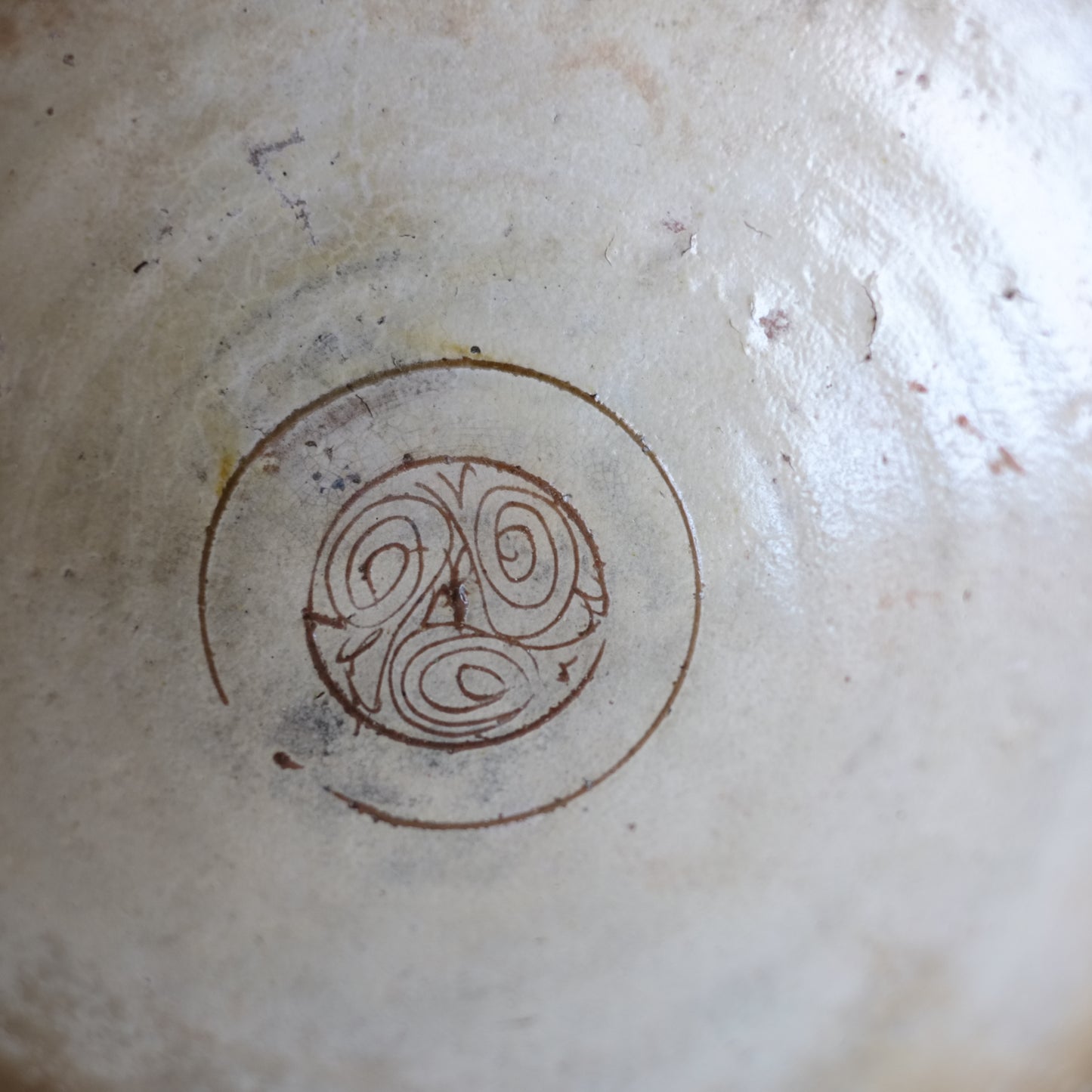 ビザンチン古陶 黄釉釘彫文大鉢 (11-13世紀)