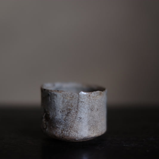 美濃灰釉 筒盃 (桃山-江戸初期)