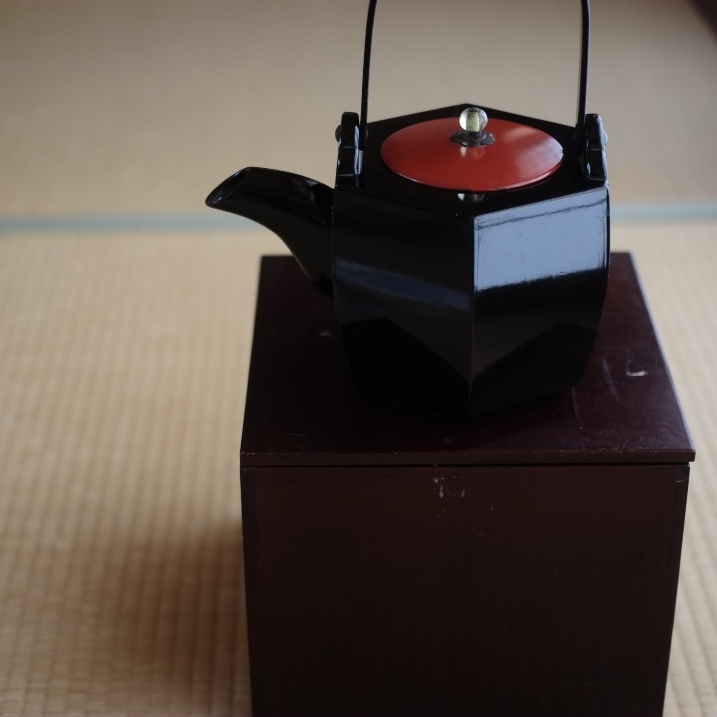時代 六角 黒漆塗銚子 塗箱付 (江戸時代)