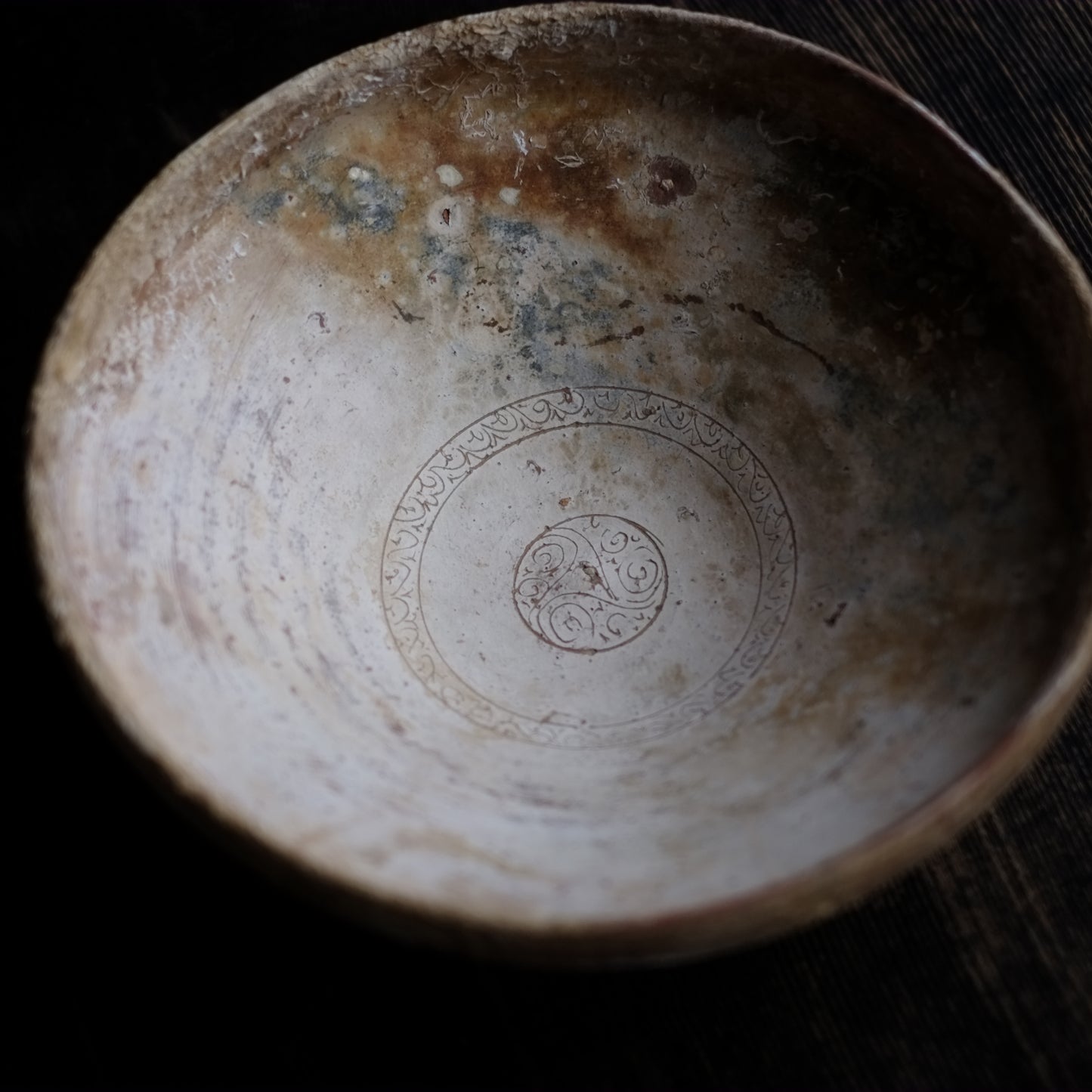 ビザンチン古陶 黄釉渦巻文大鉢 (11-13世紀)