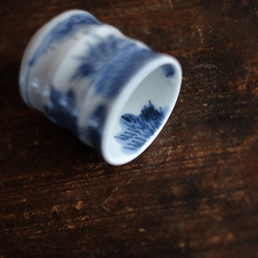 時代 竹節型 松葉文染付覗き猪口 筒杯 (江戸時代) 18-19世紀