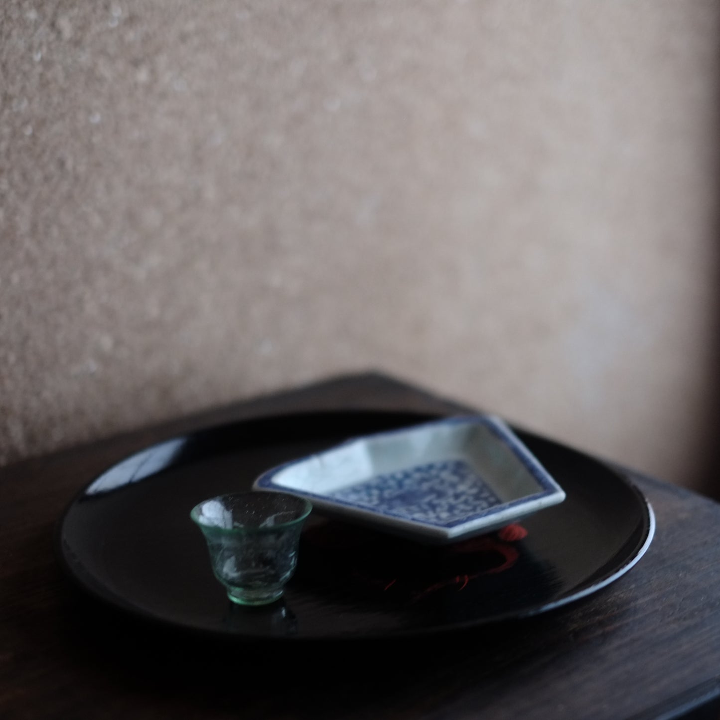 時代黒漆赤絵 桑名盆 紙証袋付 (明治末-戦前) 20世紀