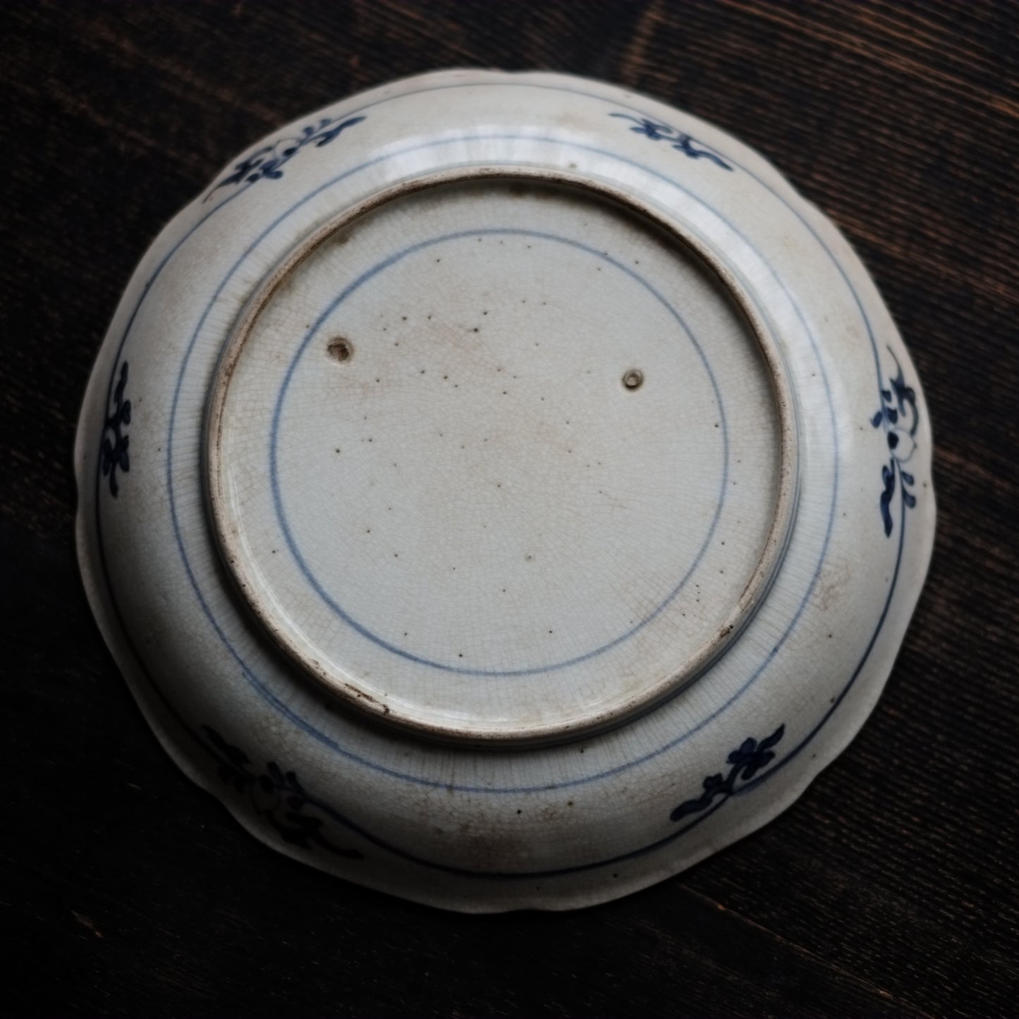 前期伊万里 藍九谷様式 半菊波文輪花皿 (江戸前期 17世紀後半)