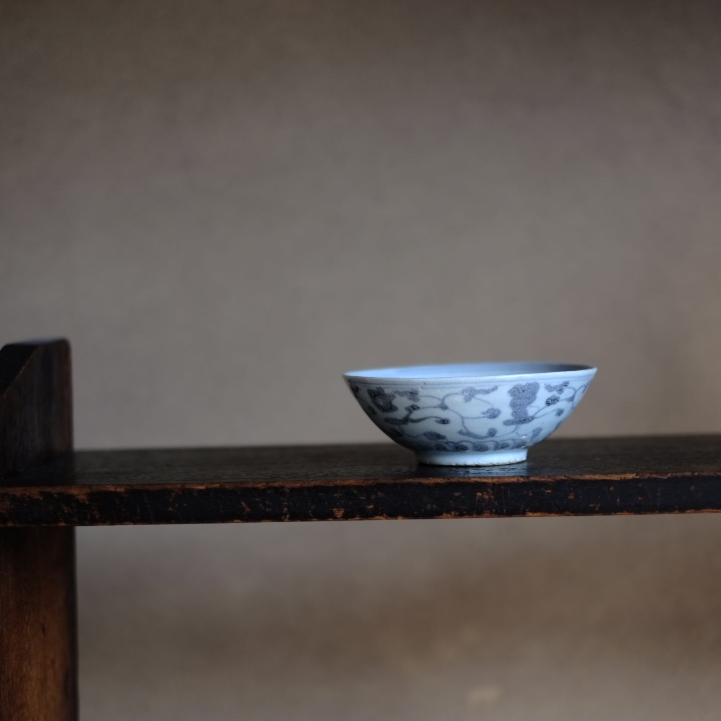 青花 花唐草文 茶碗 (明朝15-17世紀)
