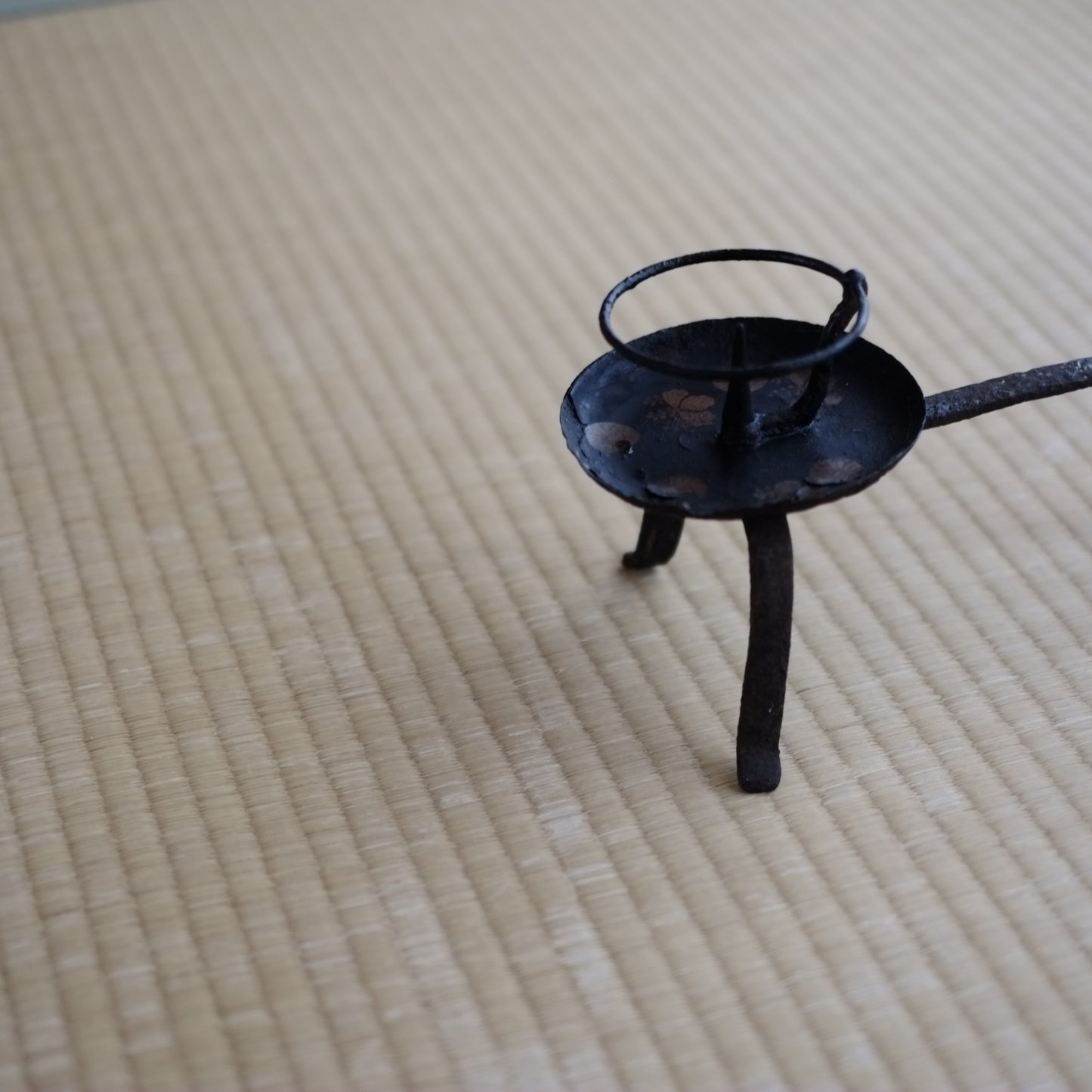 時代 鉄漆蒔絵手燭 (江戸時代)