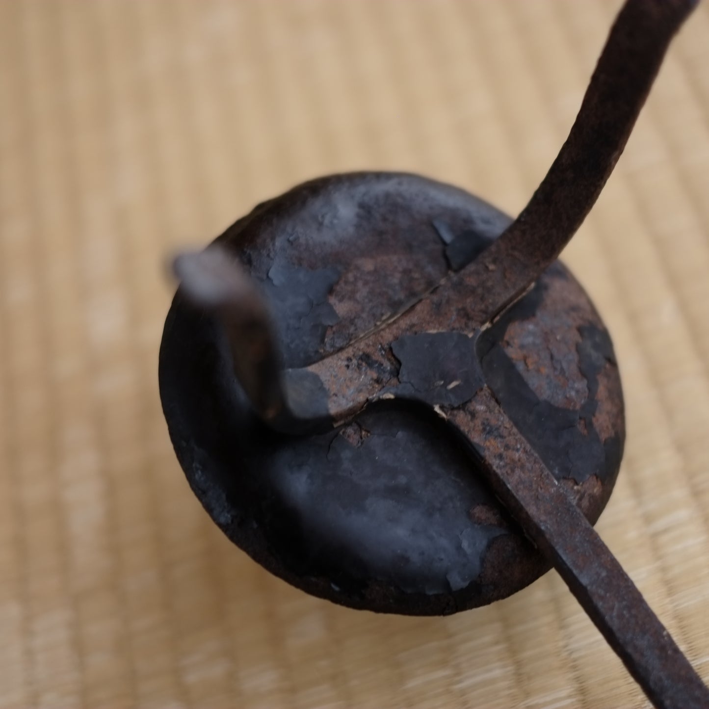 時代 鉄漆蒔絵手燭 (江戸時代)