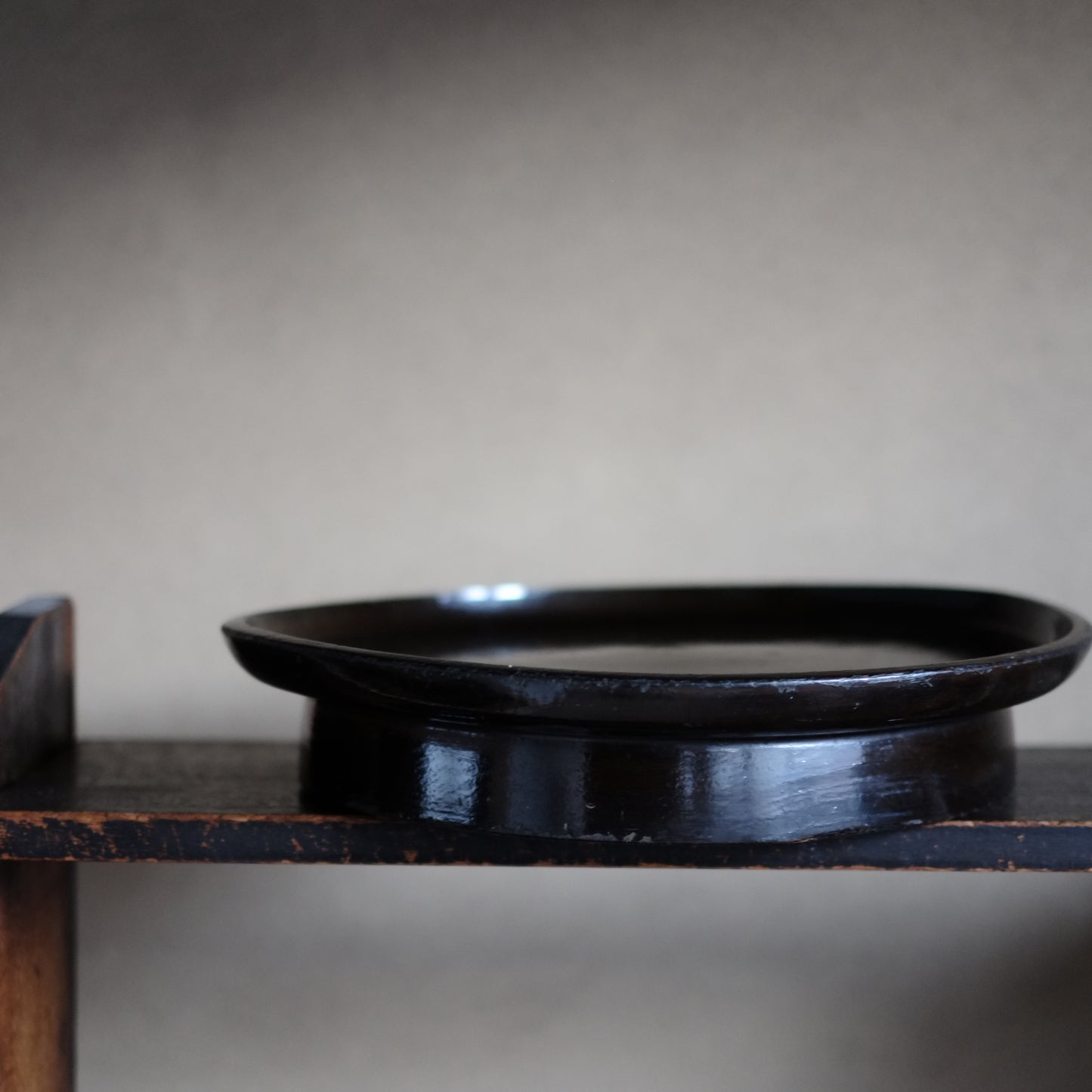 時代 刳抜総黒漆高足盆 (江戸後期-明治時代 19世紀末)