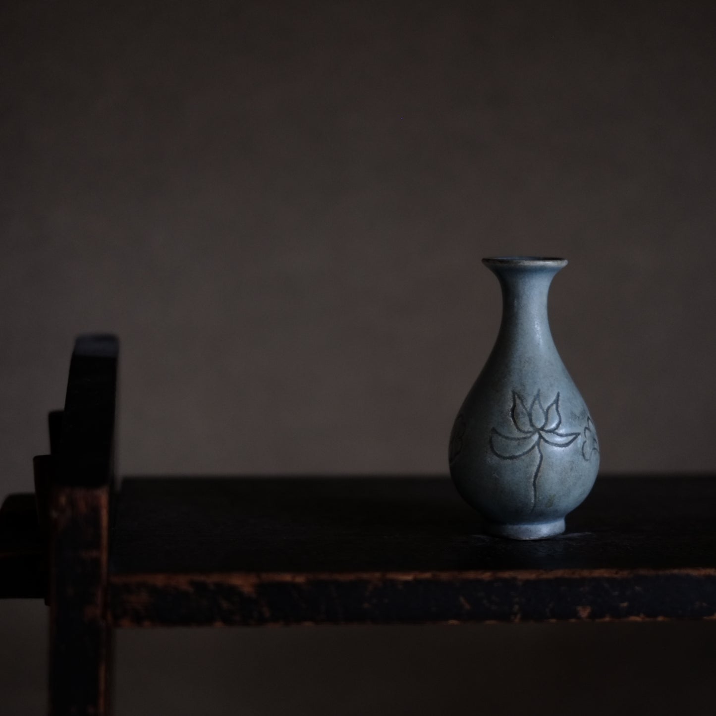時代 広東系青磁陰刻徳利 振出(清朝)