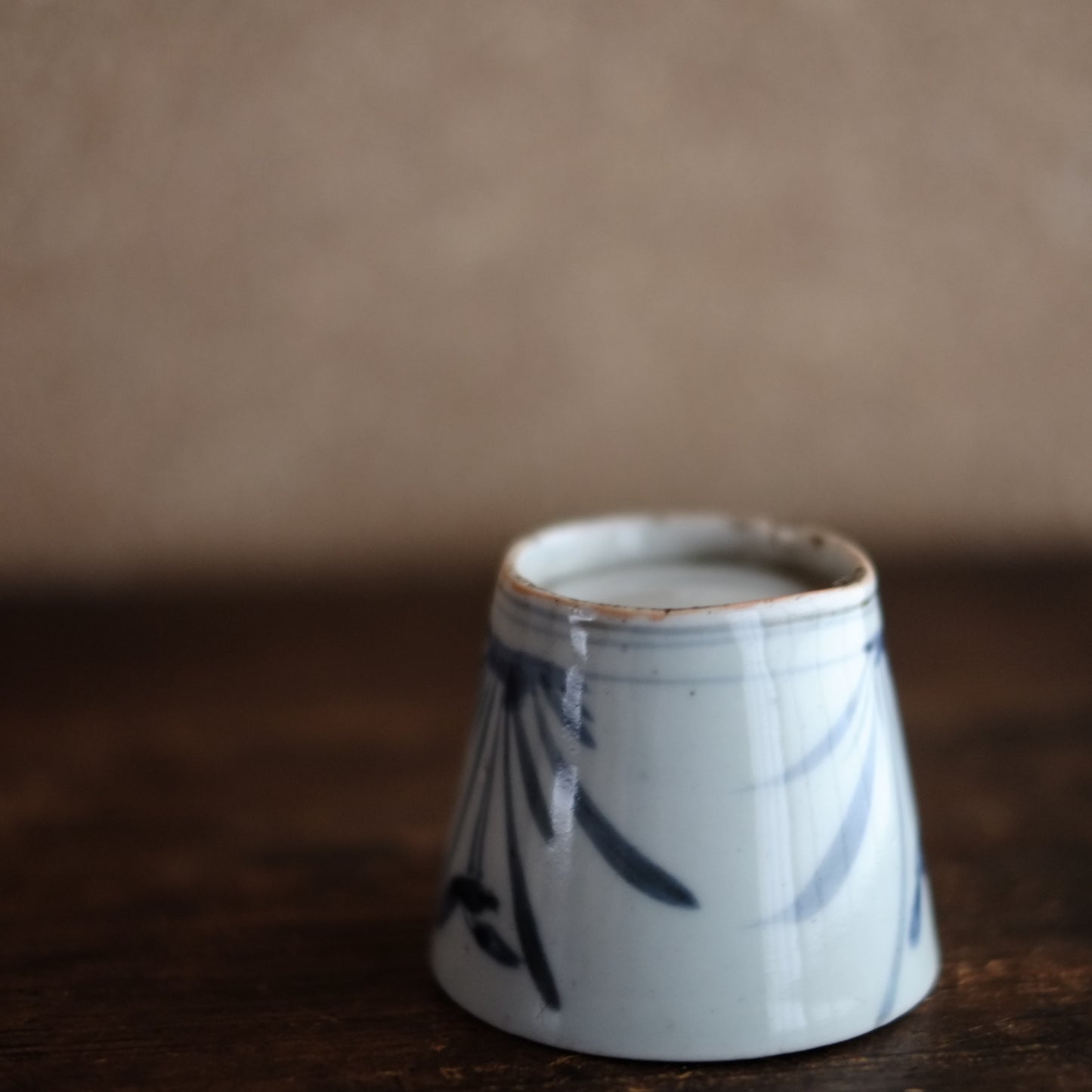 古伊万里 初期手 くらわんか 菖蒲文蕎麦猪口(江戸中期頃)