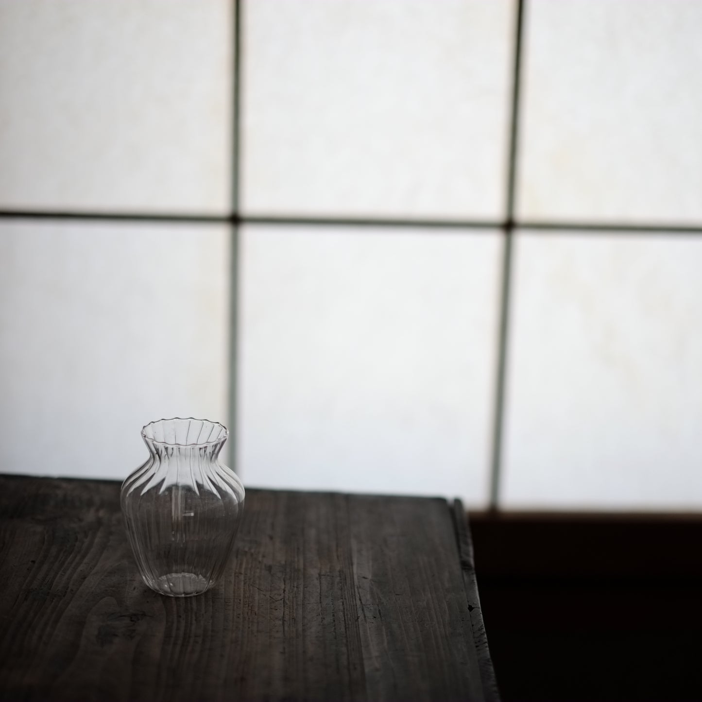 時代 薄張りガラス 輪花鎬瓶 (19-20世紀)