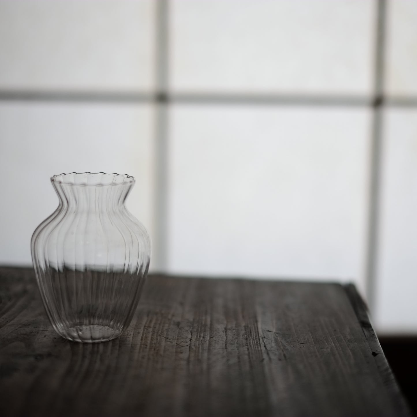 時代 薄張りガラス 輪花鎬瓶 (19-20世紀)