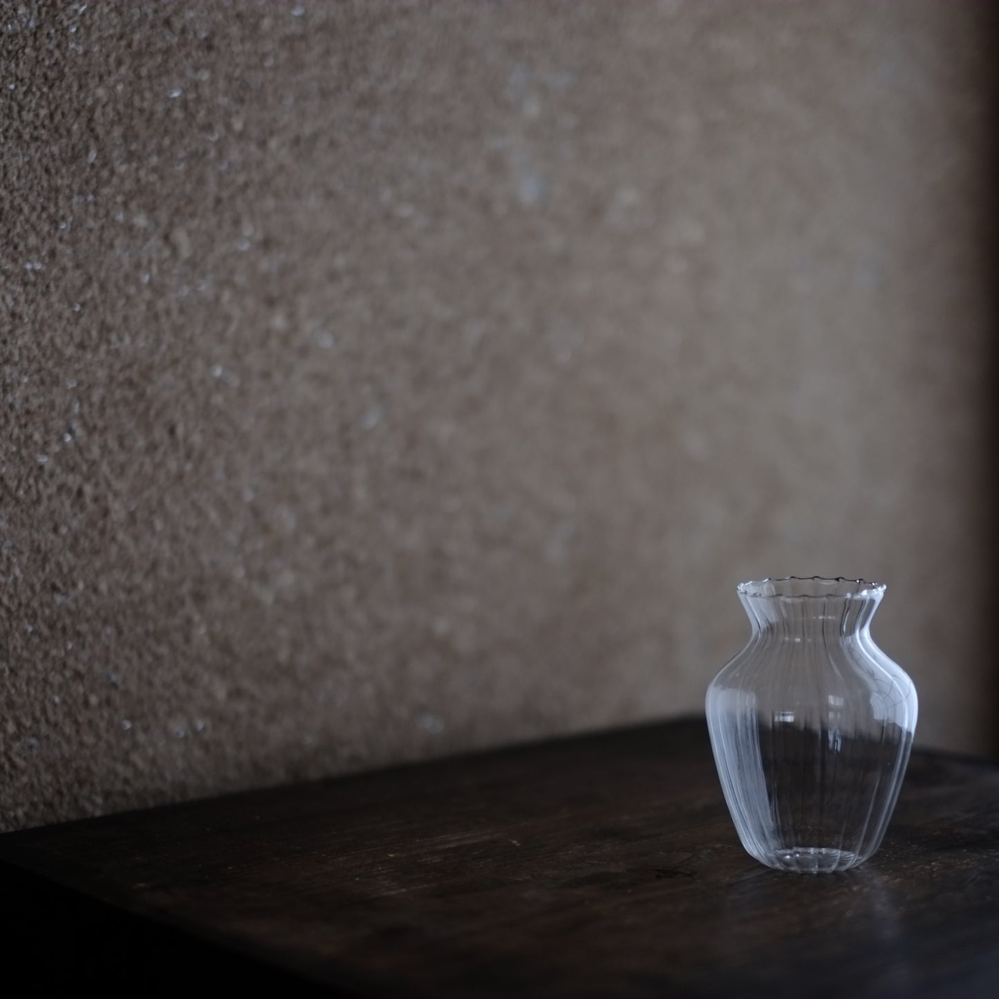 時代 薄張りガラス 輪花鎬瓶 (19-20世紀)