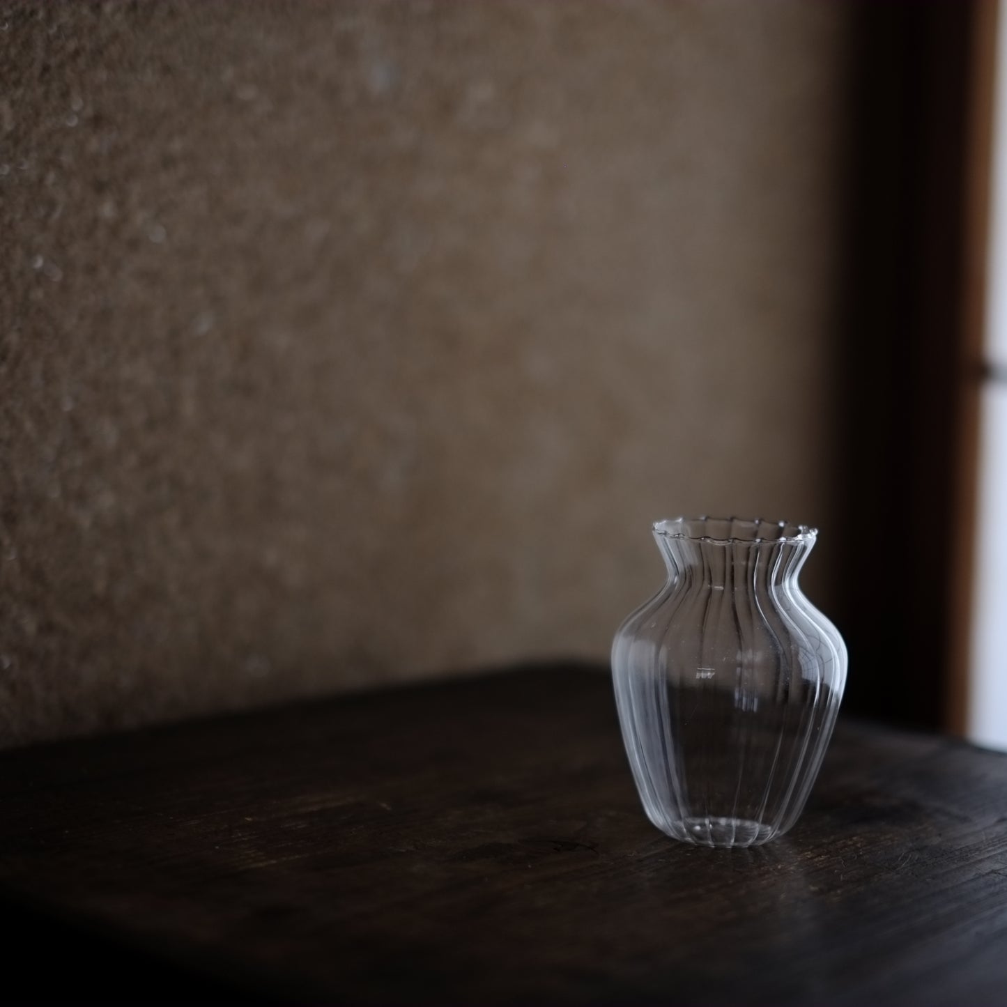時代 薄張りガラス 輪花鎬瓶 (19-20世紀)