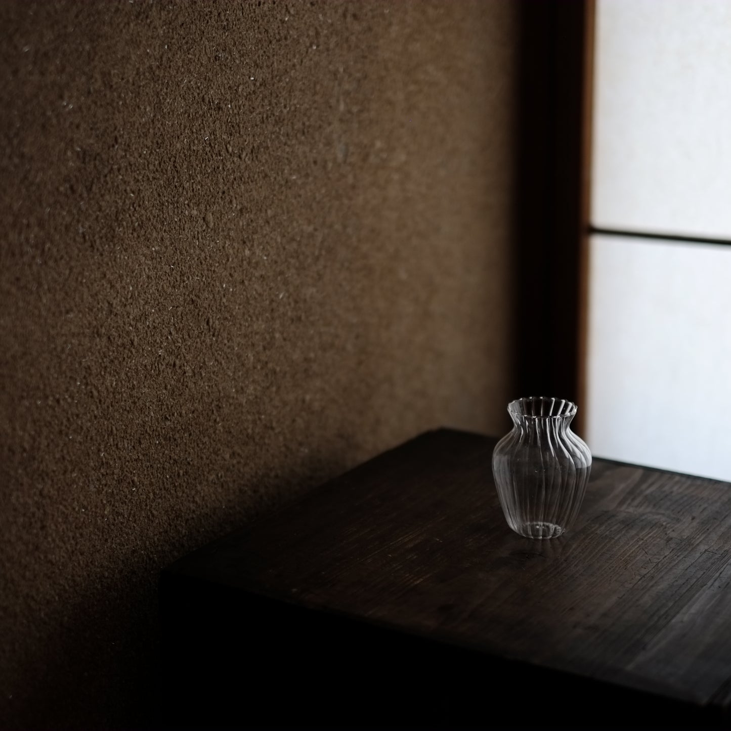 時代 薄張りガラス 輪花鎬瓶 (19-20世紀)