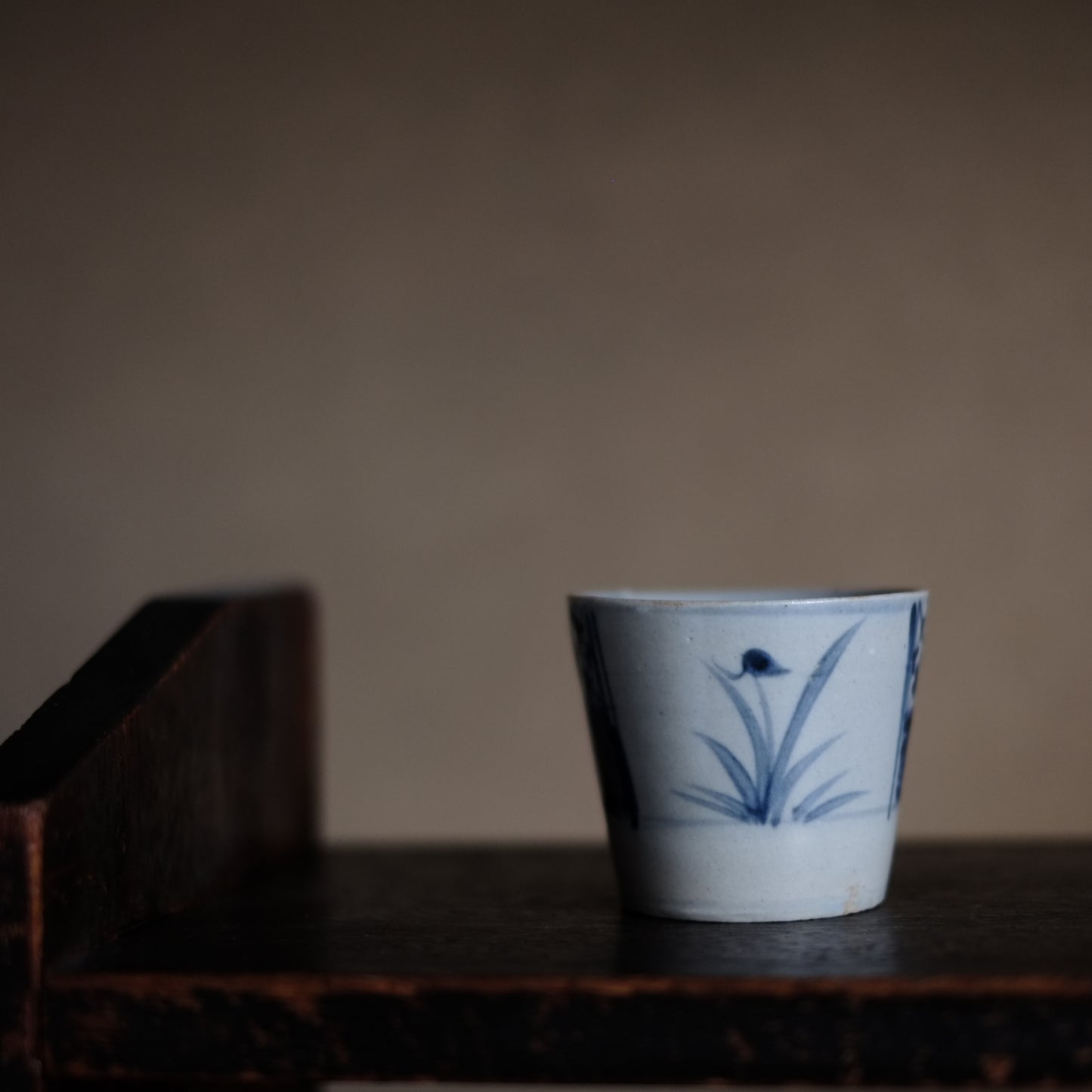 時代 美濃 太白手 あやめ仕切菱格子文 蕎麦猪口 (江戸後-末期)