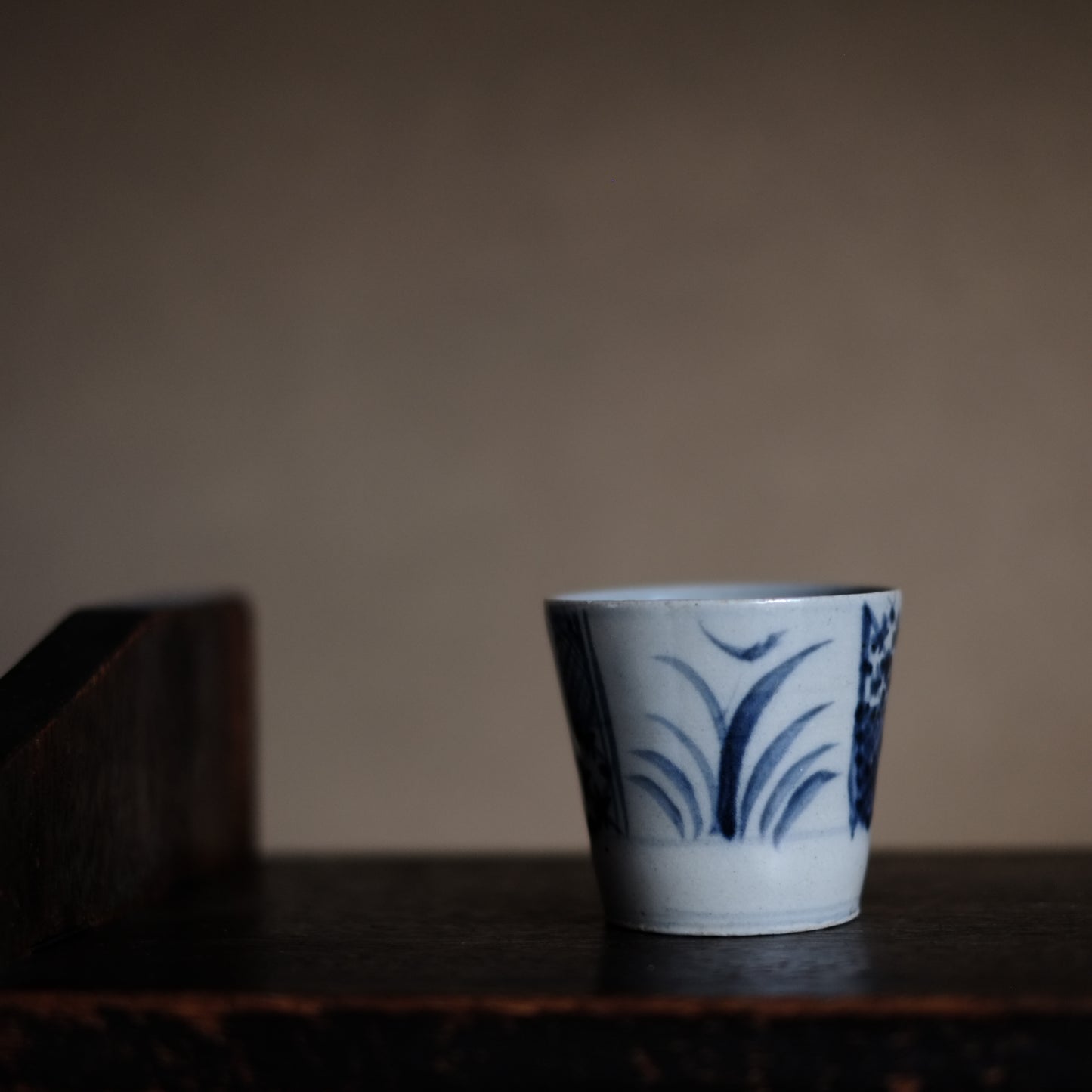 時代 美濃 太白手 あやめ仕切菱格子文 蕎麦猪口 (江戸後-末期)