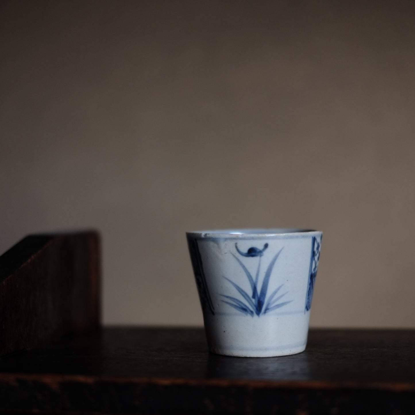 時代 美濃 太白手 あやめ仕切菱格子文 蕎麦猪口 (江戸後-末期)