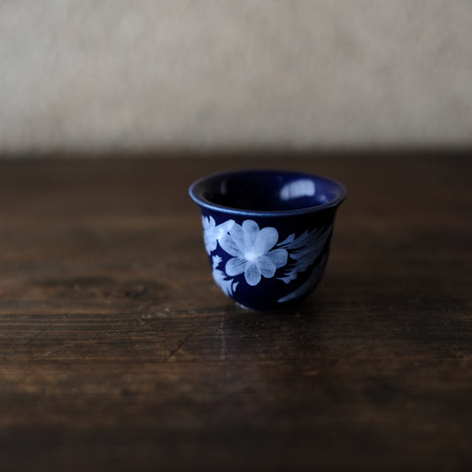 中国 瑠璃釉白泥 花文の盃 (煎茶器)