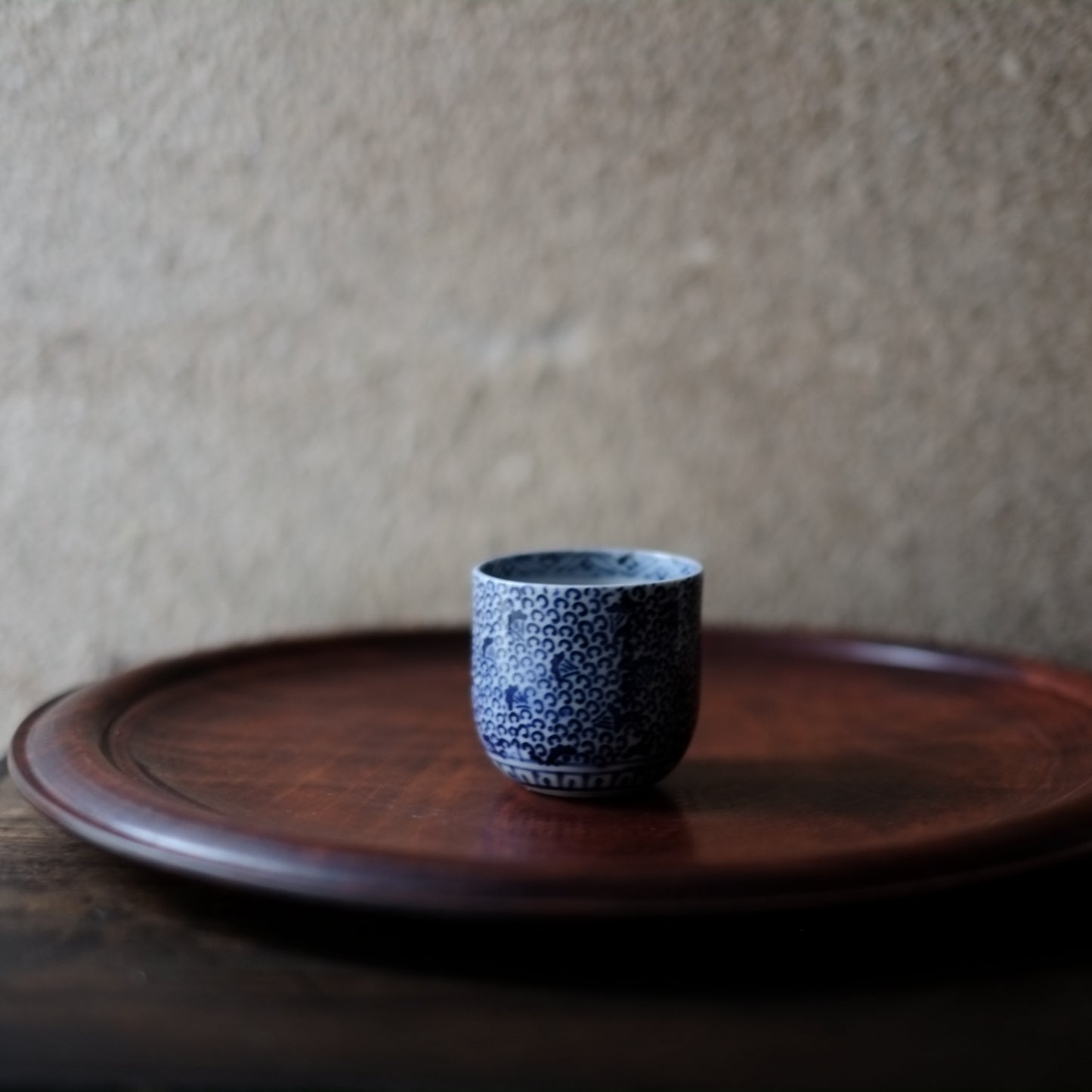 伊万里 品の良い微塵唐草印判の猪口