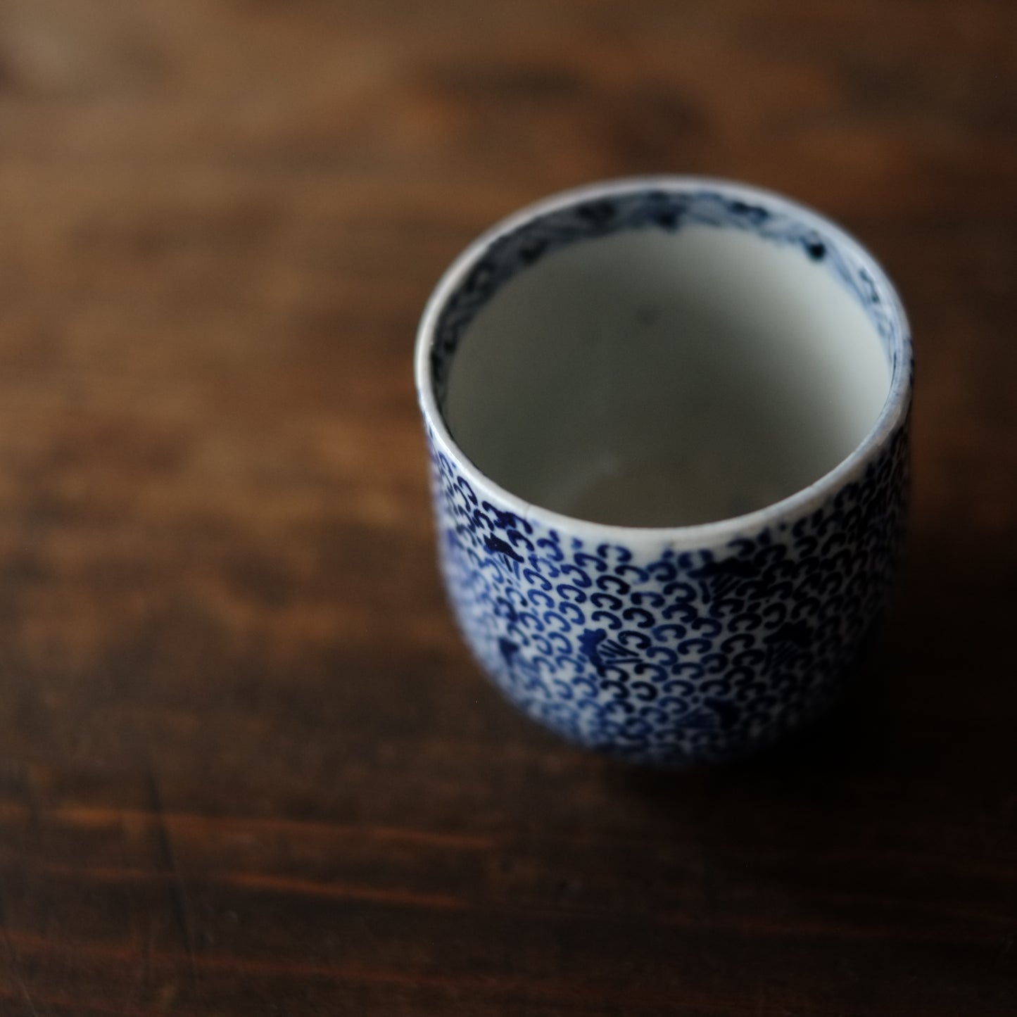 伊万里 品の良い微塵唐草印判の猪口