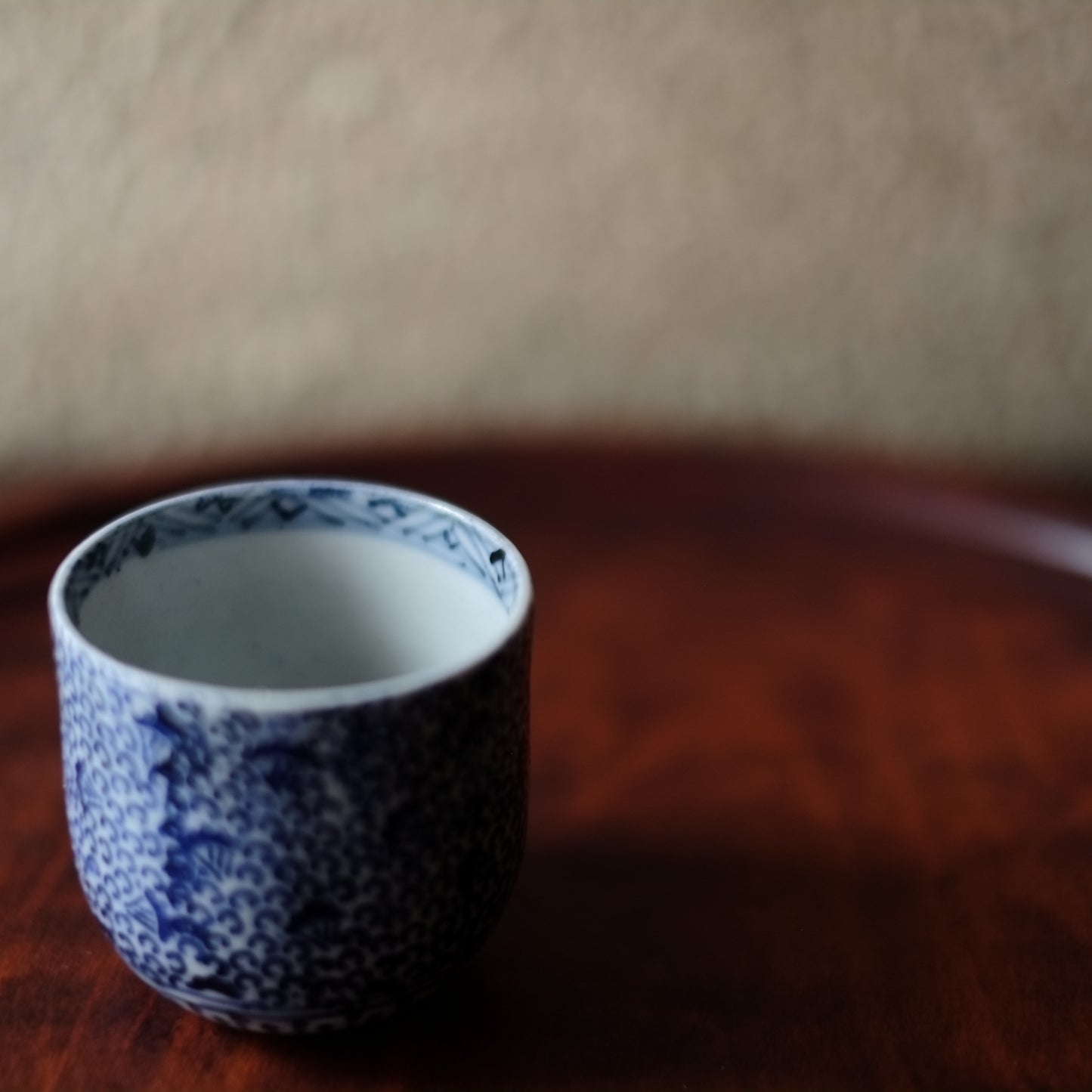 伊万里 品の良い微塵唐草印判の猪口