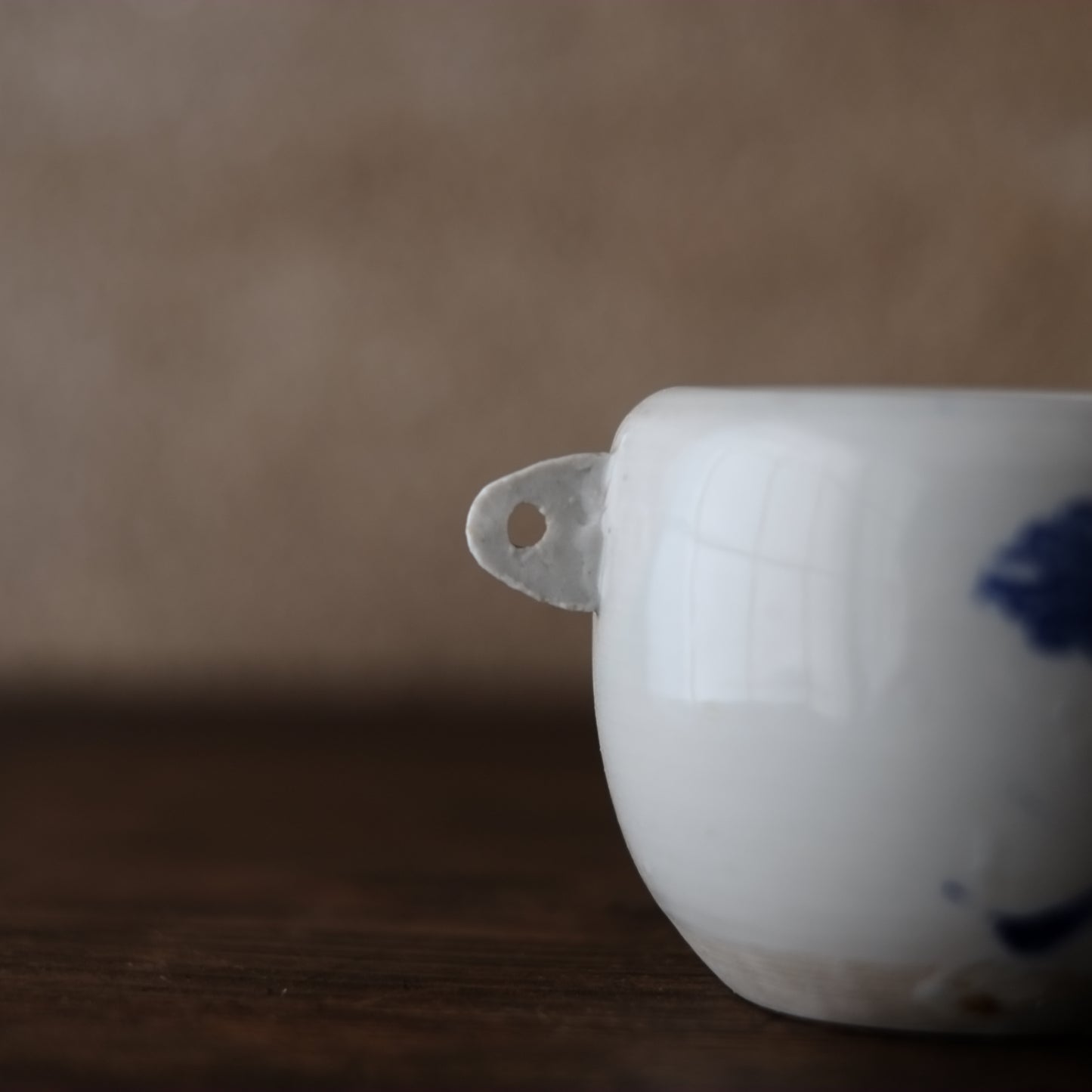 東北 菊花印判白磁 鳥餌入 (明治-大正)