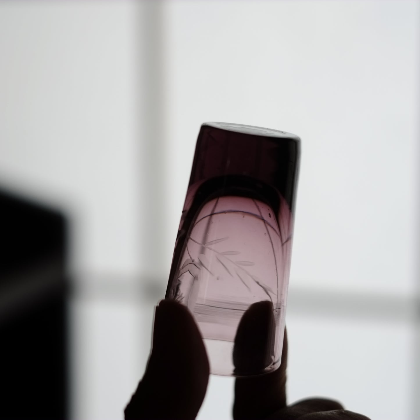 時代 紫ガラス グラヴュール花文 盃 (昭和初期頃)