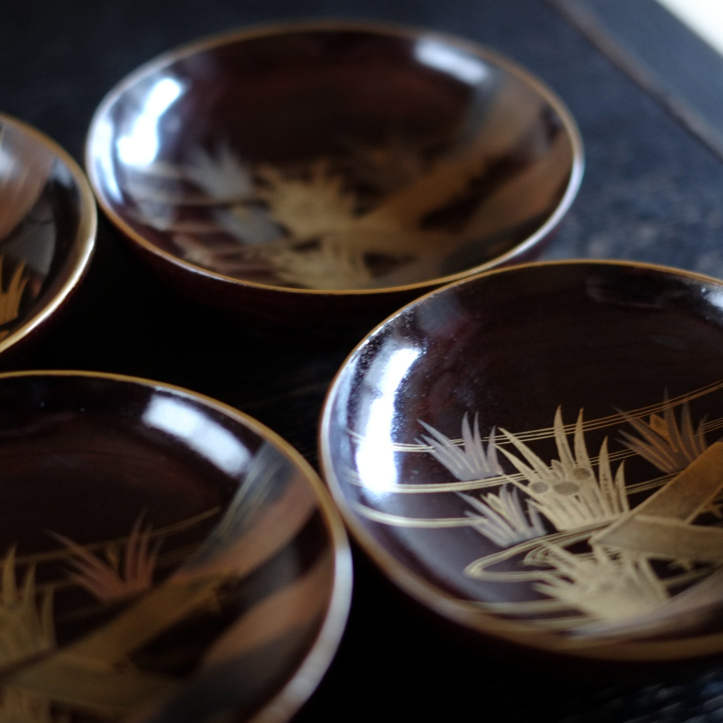 時代 八つ橋図金蒔絵 縁金溜塗 菓子皿 5客セット (明治期頃)